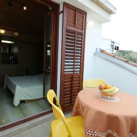 Apartments Lukoran 公寓