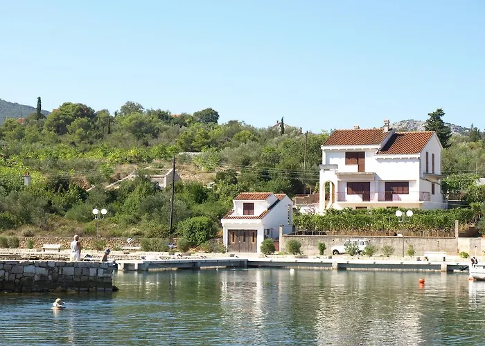 Apartments Lukoran