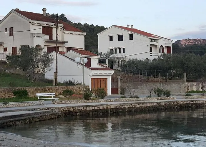 Apartments Lukoran *