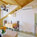 Apartments Lukoran