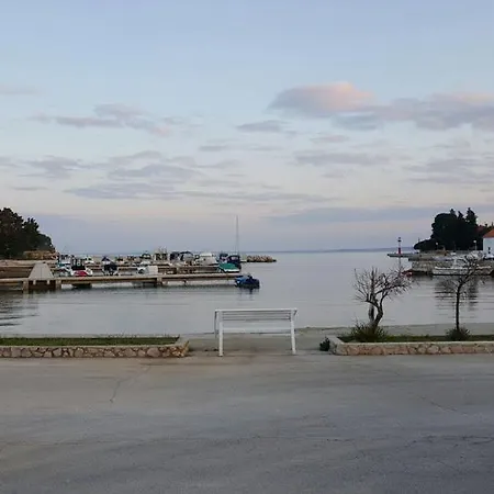 Apartments Lukoran アパート Lukoran