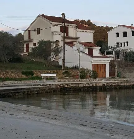 Apartments Lukoran アパート